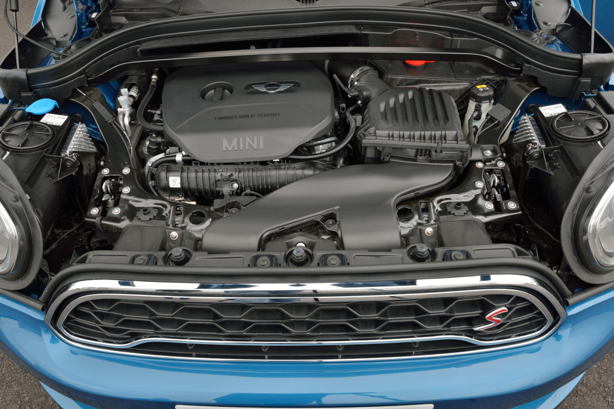 MINIに採用されているエンジンは何種類？ BMWと同じエンジンが搭載されているって本当？
